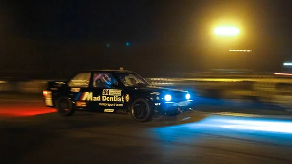 Bmw Σπορ Συντονισμένοι Αγωνιστικό Αυτοκίνητο Στο Κύκλωμα Chayka Νυχτερινό Αγώνα — Φωτογραφία Αρχείου