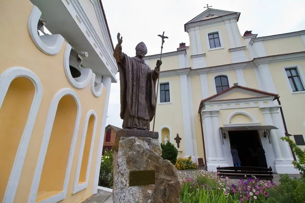 Khmilnyk Ukrayna 2019 Kutsal Üçleme Nin Katolik Katedralinin Avlusunda Papa — Stok fotoğraf