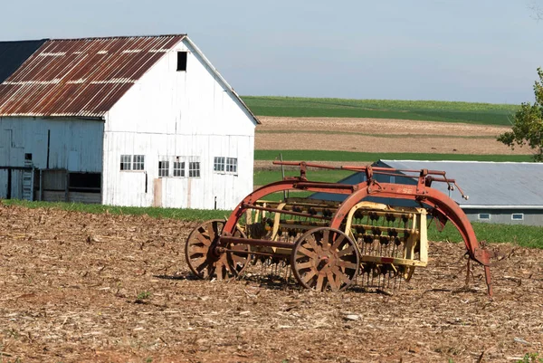 Амишский фермерский сарай и оборудование 001 — стоковое фото