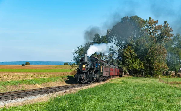 Buhar motorları ve yolcu treni — Stok fotoğraf