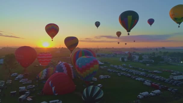 Vista Aérea Lanzamiento Matutino Globos Aire Caliente Festival Globos Aire — Vídeos de Stock