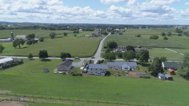 Luchtfoto Van Amish Church Meeting Met Paard Buggy Een Zonnige — Stockvideo