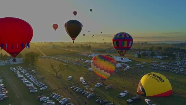 Vista Aérea Lançamento Matutino Balões Quente Festival Balão Enchimento Até — Vídeo de Stock