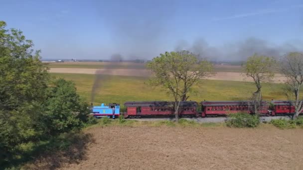 Στρασβούργο Πενσυλβάνια Σεπτέμβριος 2019 Aerial View Thomas Train Puffing Black — Αρχείο Βίντεο