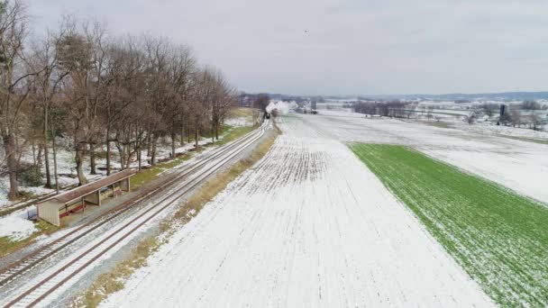 Buhar Motoru Yolcu Arabaları Amish Çiftliği Nin Kardan Sonra Püfleyen — Stok video