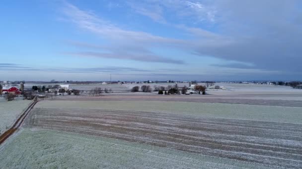 Vista Aérea Campiña Amish Madrugada Después Una Ligera Caída Nieve — Vídeo de stock