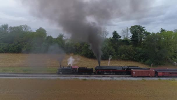 Strasburg Pennsylvania 2019 Október Két Gőzmozdony Légi Oldalnézete Egy Tehervonat — Stock videók