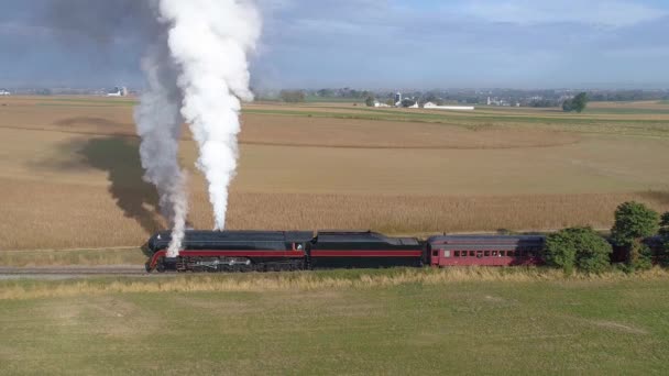 Vue Aérienne Latérale Une Machine Vapeur Restaurée Soufflant Vapeur Fumée — Video