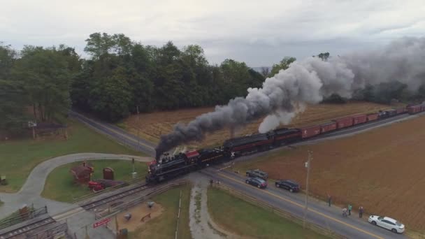 Strasburg Pennsylvania October 2019 Aerial Angled View Two Steam Locomotives — Αρχείο Βίντεο