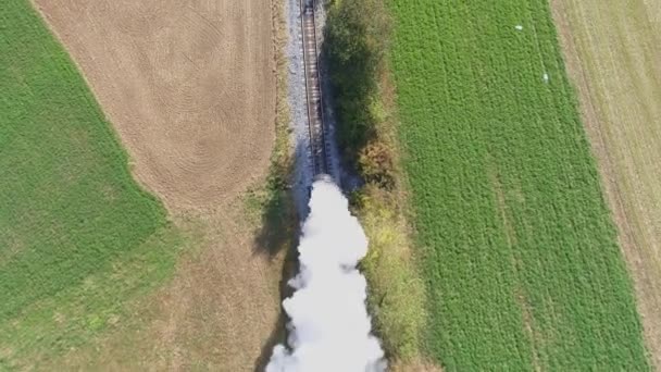 Vzduch Nad Hlavou Pohled Starožitnou Obnovenou Parní Lokomotivu Cestující Venkově — Stock video