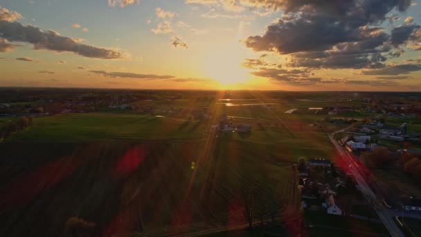Luftaufnahme Der Goldenen Stunde Mit Blick Über Pennsylvania Farm Land — Stockvideo