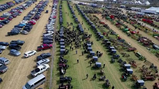 Veduta Aerea Fango Amish Vendita All Asta Carrelli Attrezzature Agricole — Video Stock
