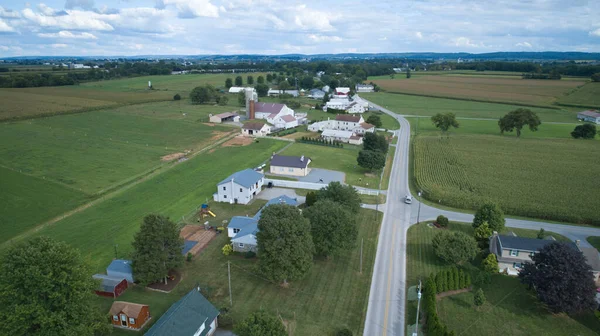 Vista Aérea Campiña Amish Con Graneros Silos Una Casa Escuela —  Fotos de Stock