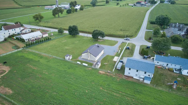 Vista Aérea Campiña Amish Con Graneros Silos Una Casa Escuela — Foto de Stock