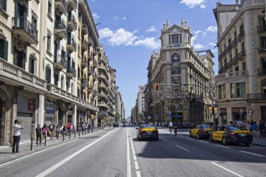 Trafik ve turistler Eixample Barselona, İspanya