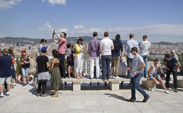 Tourists in Barcelona, Spain — Stock Photo, Image