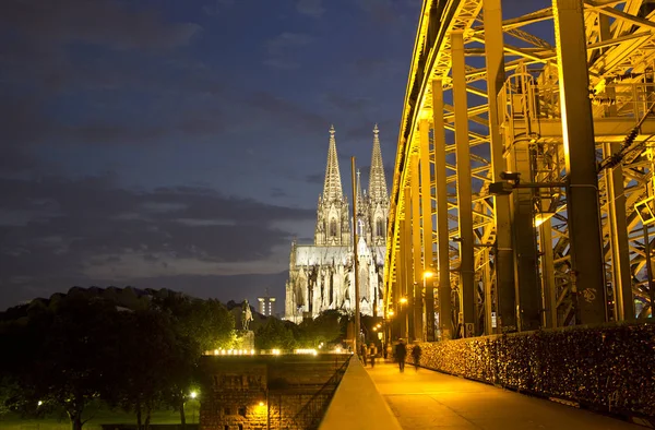 Kolínská katedrála v noci — Stock fotografie