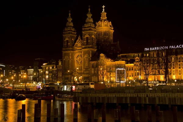 Sint Nicolaas kerk in amsterdam — Stockfoto