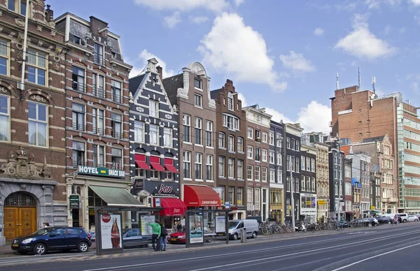 Amsterdam Street met historische huizen in Nederland — Stockfoto
