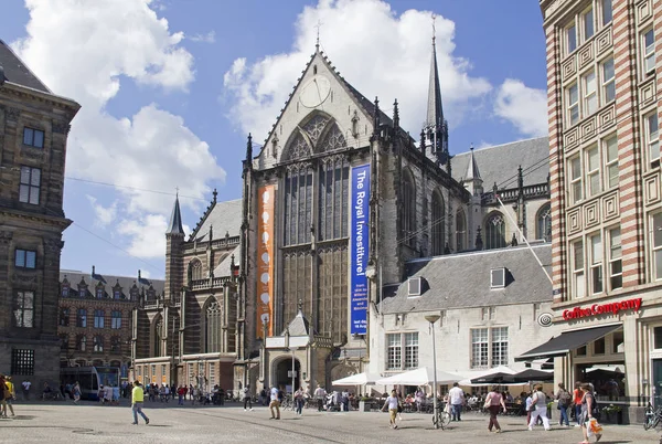 Iglesia en la plaza Dam en Amsterdam — Foto de Stock