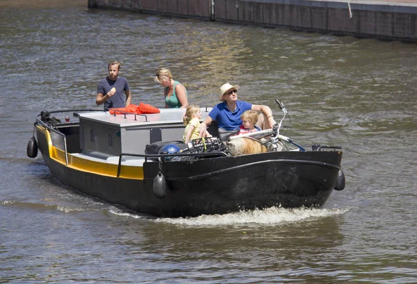 Paseos en barco en Amsterdam — Foto de Stock