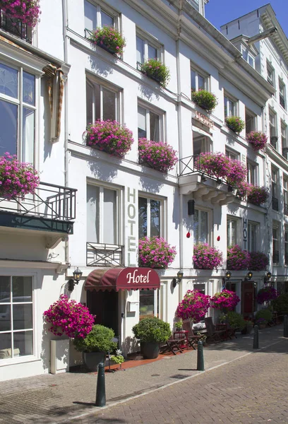 Amsterdam Hotel con flores en Holanda — Foto de Stock