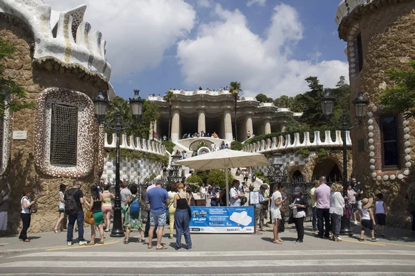 Ingången till den Guell Park Barcelona, Spanien — Stockfoto