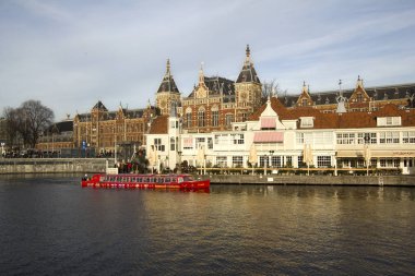 Amsterdam tren istasyonu
