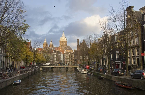Sankt Nikolaus kyrka i Amsterdam — Stockfoto