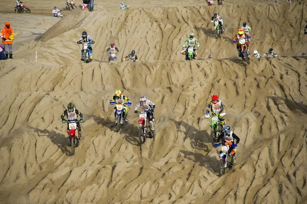 Gara di cross motoristico sulla spiaggia — Foto Stock