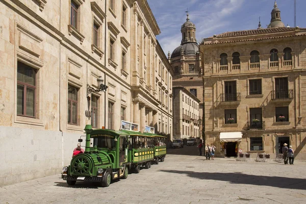 Turisté v Salamanca, Španělsko — Stock fotografie