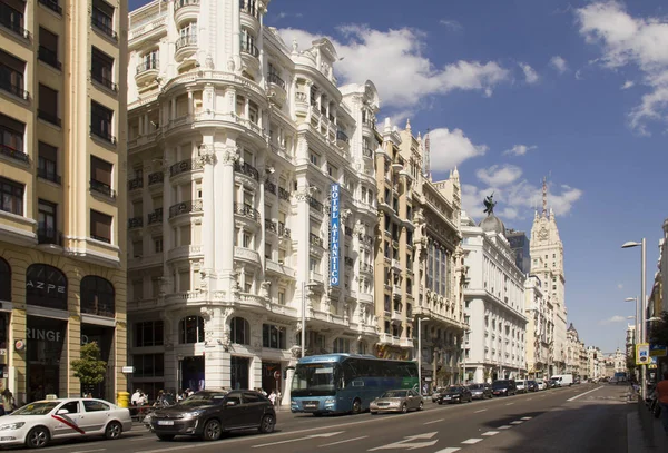 Trafik Gran Via Madrid, İspanya — Stok fotoğraf
