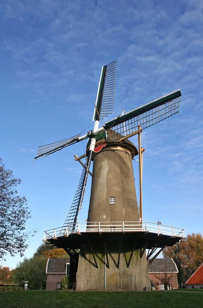 Mulino a vento olandese a L'Aia, Olanda — Foto Stock