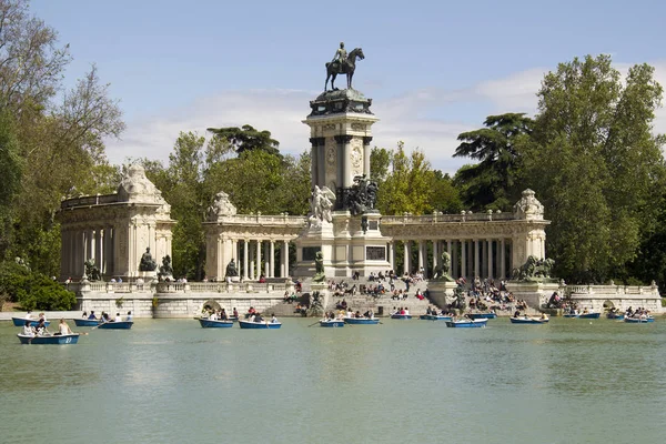 El retiro park in Madrid, Spanje — Stockfoto