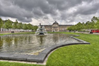Almanya 'da Wiesbaden Kurhaus Gölü
