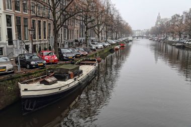 Kışın Amsterdam kanal
