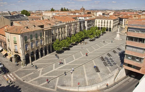 Plaza de Santa Teresa de Jesús con edificios circundantes en Ávila, España — Foto de Stock