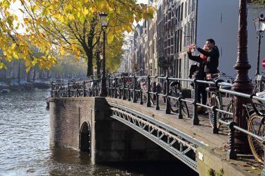 Amsterdam'da turistler Güz