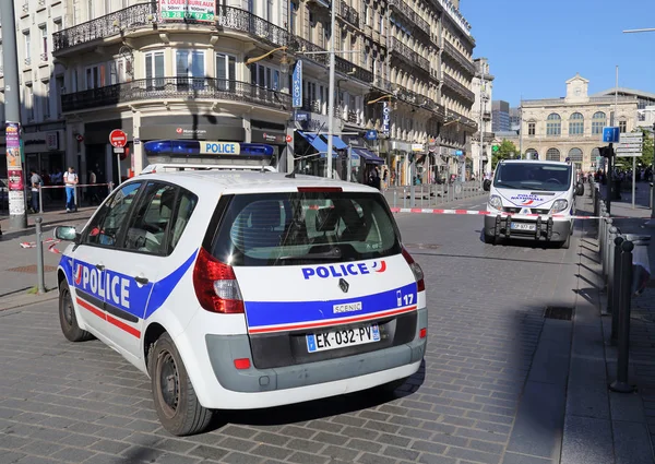 Carros de polícia bloqueando a estrada em Lille, França — Fotografia de Stock