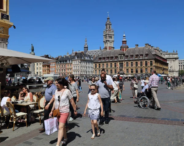 Tourists on Place du General de Gaulle in Lille, France — Stock Photo, Image
