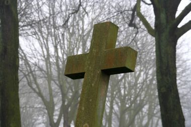 Moss yetiştirilen Christian Cross