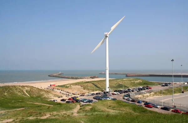Větrná turbína v Haagu, Nizozemsko — Stock fotografie