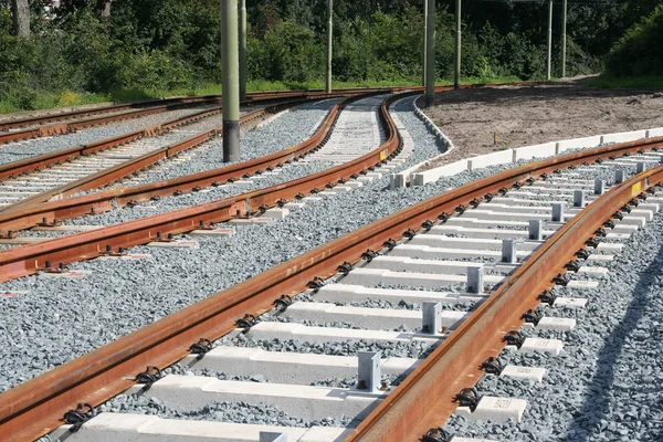 Vías férreas que conducen a la distancia — Foto de Stock