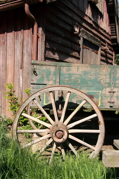 Gammal trä cartwheel — Stockfoto