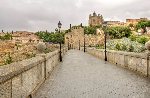 Saint Martin's bridge i Toledo, Spanien — Stockfoto