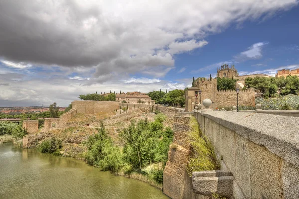 Smal gata i Segovia, Spanien — Stockfoto