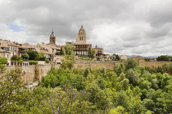 Katedralen i Segovia på kullen i Spanien — Stockfoto