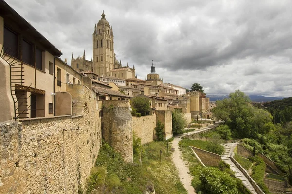 Katedralen i Segovia på kullen i Spanien — Stockfoto