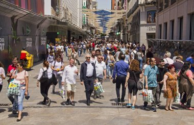 İnsanlar Madrid, İspanya'da alışveriş