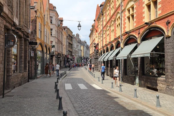 Turystów w Rue de la Monnaie w Lille, Francja — Zdjęcie stockowe